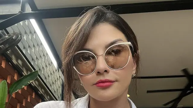 Tamara Bleszynski buktikan kecantikannya tak luntur. (credit:instagram.com/tamarableszynskiofficial)