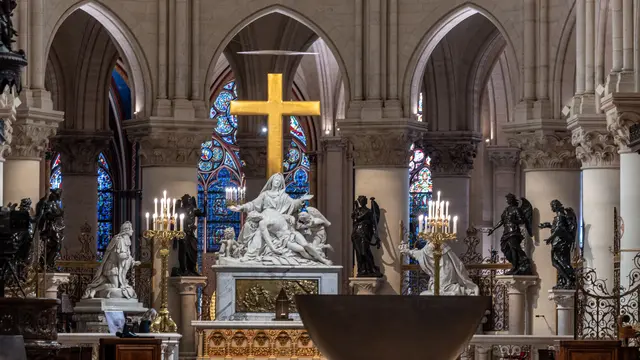 6 Potret Megah Katedral Notre Dame Prancis Usai Direnovasi Besar-besaran Jelang Dibuka Kembali ke Publik