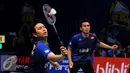 Ganda putra Indonesia, M Ahsan/Hendra Setiawan berhasil mengalahkan OR Cchin Chung/Tang Chun Man (Hongkong) saat laga di BCA Indonesia Open 2016, Istora Senayan dengan skor 23-21, 25-23, Jakarta, Rabu (1/6/2016). (Liputan6.com/Helmi Fithriansyah)
