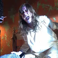 Banyaknya orang yang mengaku pernah kesurupan membawa banyak orang untuk percaya, begitu mudahnya seseorang terasuk roh jahat. | via: wickedhorror.com