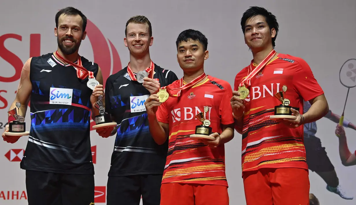 Di final, Leo Rolly Carnando/Daniel Marthin sukses membungkam pasangan Denmark Kim Astrup/Anders Skaarup Rasmussen dengan skor 21-12, 20-22, 21-11. (ADEK BERRY/AFP)