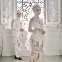 Kabar bahagia datang dari selebriti Tommy Kurniawan yang telah resmi melepas masa dudanya dengan menikahi seorang wanita asal Aceh bernama Lisya Nurrahmi. Dan berikut adalah informasi terkait istri Tommy. (Instagrm/Lisyanurrahmi)