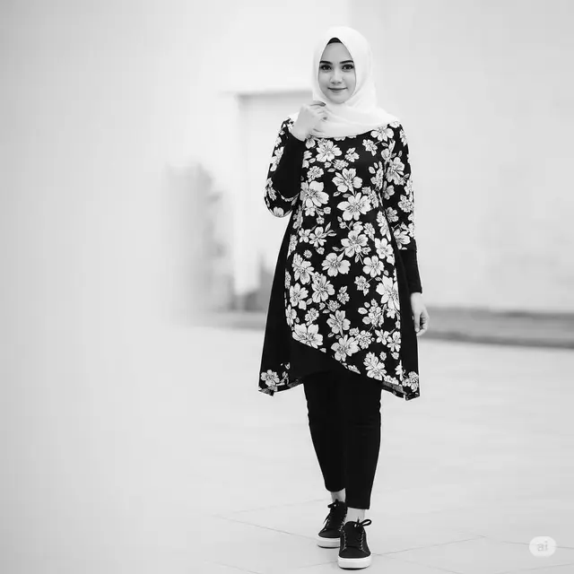 Inspirasi OOTD Floral Hijabers 2025. Foto: Gemini