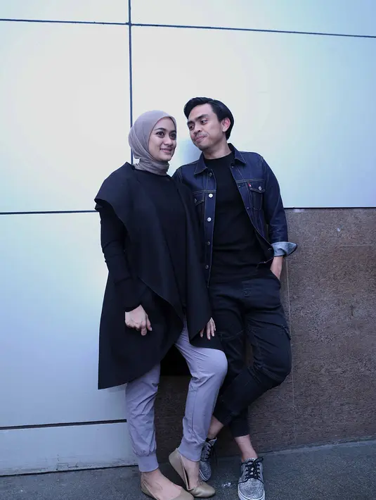 Banyak kisah lucu yang telah mereka lalui sejak masih bersahabat hingga menuju pernikahan. Cerita itu pun rencananya akan dituangkan dalam filmnya nanti yang kabarnya akan mulai diproduksi pada awal 2017 mendatang. (Nurwahyunan/Bintang.com)