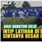 Suasana berbeda terlihat di latihan Persib Bandung jelang laga kontra Persija Jakarta. Bobotoh cilik tampak antusias mengintip sesi latihan Maung Bandung di Lapangan GBLA, Bandung, Rabu (7/1/2026), menambah semangat jelang laga penuh gengsi.