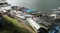 Perahu terparkir di pinggiran Telaga Menjer, Dieng, Wonosobo (dok. Instagram   @telaga_menjer/https://www.instagram.com/p/BXGTcoZgpcy/Fairuz Fildzah)