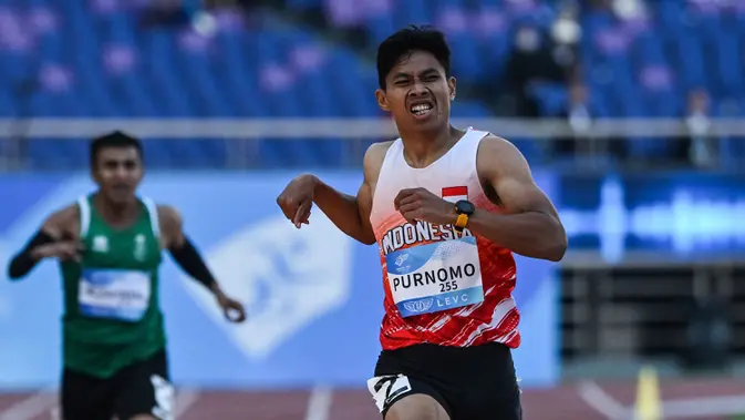 <p>Atlet Indonesia, Saptoyogo Purnomo berlomba saat cabang olahraga Para Athletics Asian Para Games 2023 nomor Men's 400m-T37 yang berlangsung di Huanglong Sport Centre Stadium, Provinsi Zhejiang, China, Senin (23/10/2023). Ia mencatatkan waktu 54.80 detik. (AFP/Hector Retamal)</p>