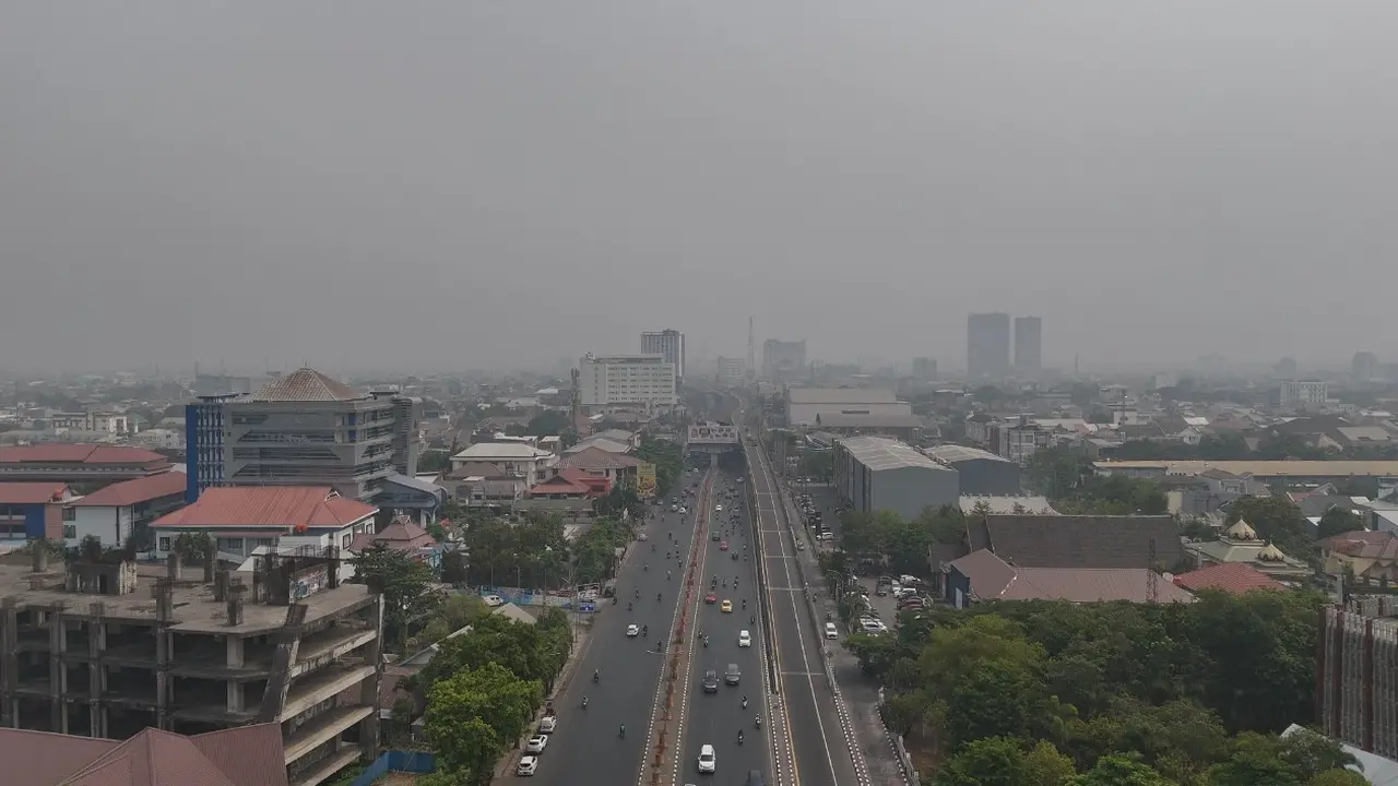 Kualitas Udara di Sulsel Terus Memburuk akibat Kebakaran Hutan, PM2.5 Tembus 150 Mikrogram