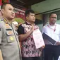 Ditreskrimum dan Ditreskrimsus Polda Jatim menangani dugaan korupsi dana pembangunan SDN Gentong Pasuruan. (Foto: Liputan6.com/Dian Kurniawan)