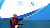 Direktur Pelaksana IMF Christine Lagarde berpidato saat pembukaan High - Level International Conference di Jakarta, Selasa (27/2). Acara dibagi menjadi tiga sesi ini yang membahas mengenai perkembangan ekonomi global dan Asean. (Liputan6.com/JohanTallo)