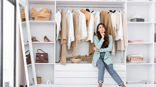 7 Tips Membuat Capsule Wardrobe untuk Kerja, Rahasia Tampil Stylish Tanpa Banyak Drama!