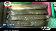 Melestarikan budaya yang menawarkan berbagai kuliner dan barang, dengan gaya dari masa lalu. Uniknya, para pengunjung dan pedagang bertransaksi menggunakan koin dari bambu.
