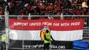 Dukungan suporter buat van Persie dalam pertandingan Indonesia vs Belanda yang digelar di Stadion GBK Jakarta pada 7 Juni 2013 (Liputan6.com/Helmi Fithriansyah)