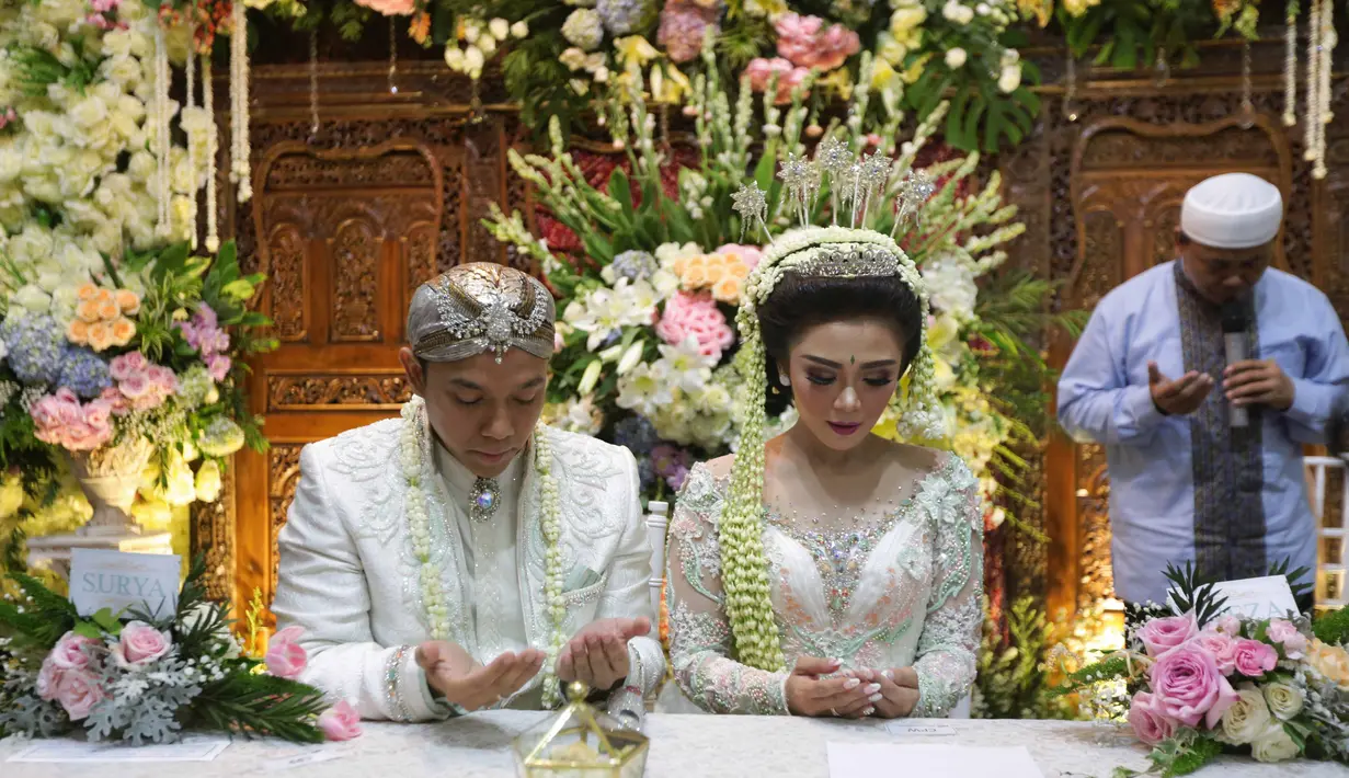 Ditemui di kediaman Sheza di Duri Kosambi, Jakarta Barat, Sabtu (12/8/2017), Surya mengatakan Sheza akan menemani dirinya menjalani pendidikan S2 di Amerika. Setidaknya selama setahun mereka di sana. (Nurwahyunan/Bintang.com)