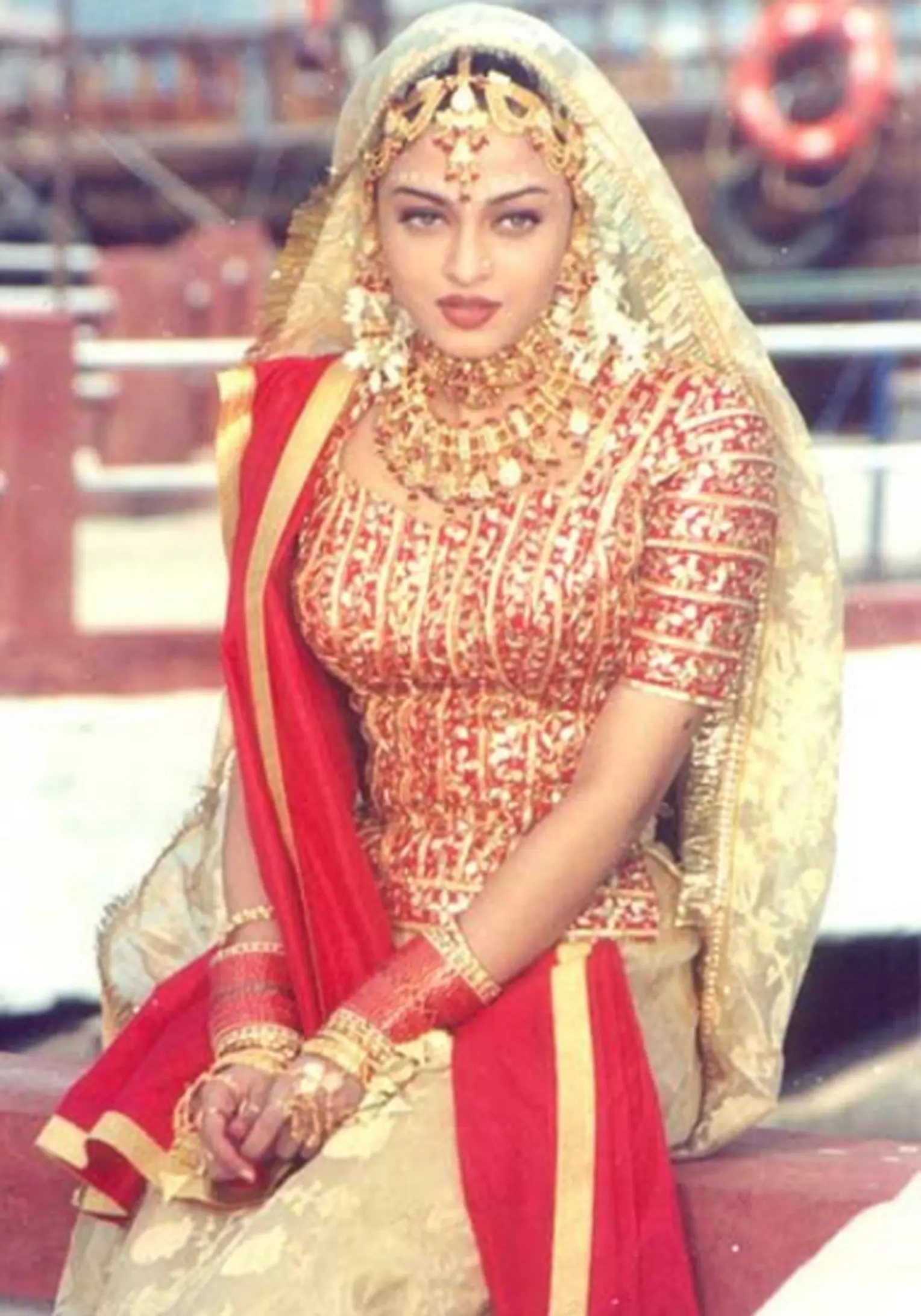 	Aishwarya Rai di hari pernikahannya dengan Abhishek Bachchan pada 2007 silam (The Huffington Post)