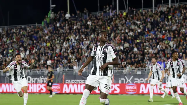 Selebrasi Randal Kolo Muani di laga Venezia vs Juventus, Senin (26/05/2025) dini hari WIB. (Paola Garbuio/LaPresse via AP)