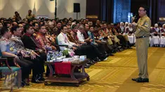 Mendag Tjahjo Kumolo memberikan paparan saat Rapat Koordinasi Pilkada Serentak 2017 di Jakarta, Selasa (31/1). Acara digelar dalam rangka melaporkan kesiapan pesta demokrasi di 101 provinsi dan kabupaten/kota di Indonesia. (Liputan6.com/Faizal Fanani)
