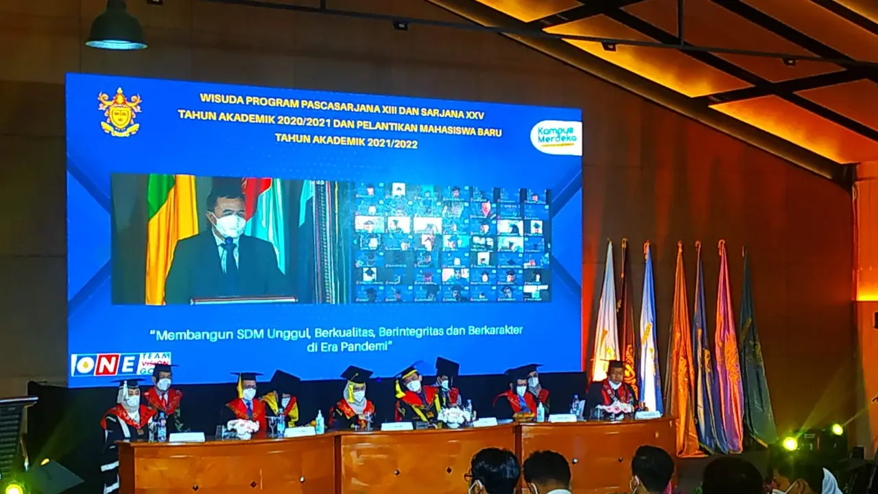 Wisuda hybrid