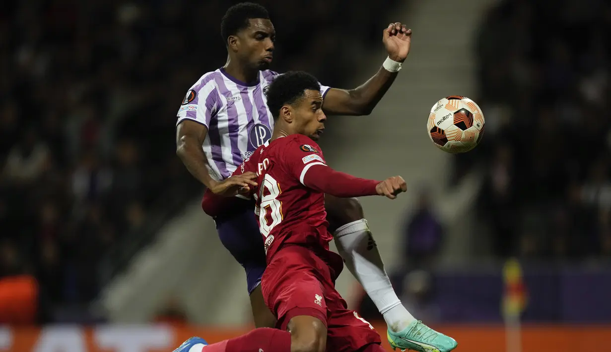 Dua gol Liverpool tercipta setelah Cristian Casseres memasukkan bola ke gawang sendiri diikuti gol Diogo Jota. (AP Photo/Thibault Camus)