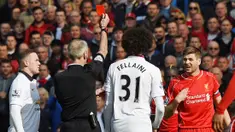 Steven Gerrard menjadi nama terakhir dari Liverpool yang merasakan diusir wasit dalam laga kontra Manchester United. Sang kapten legendaris ini mendapat kartu merah usai melanggar Ander Herrera pada 22 Maret 2015. (AFP/Paul Ellis)