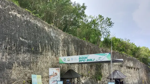 Tempat Pembelian Tiket Masuk Pantai Melasti