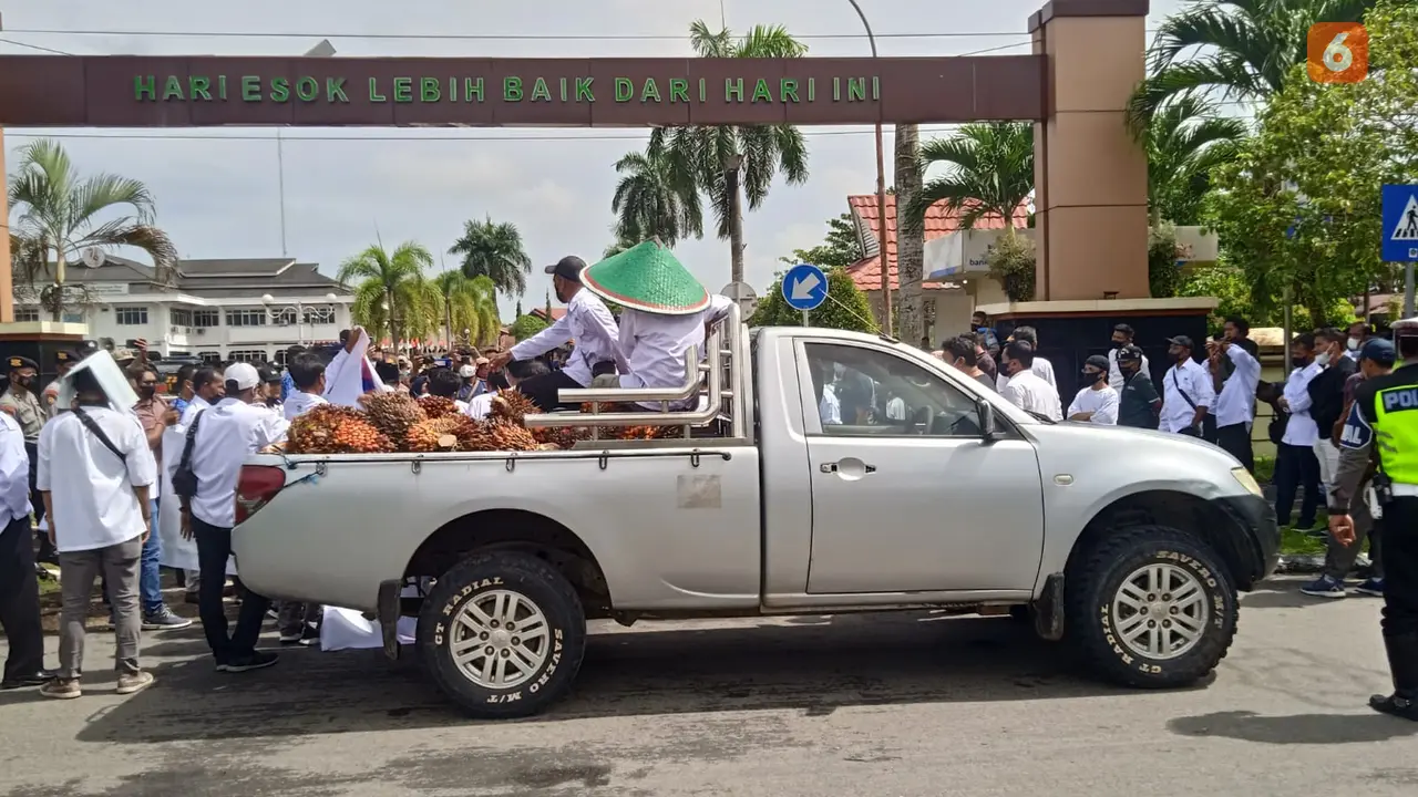 Aksi Damai Petani Sawit di Paser