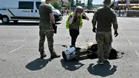 Rudal yang menghantam jalanan Kiev di Ukraina. (AFP)