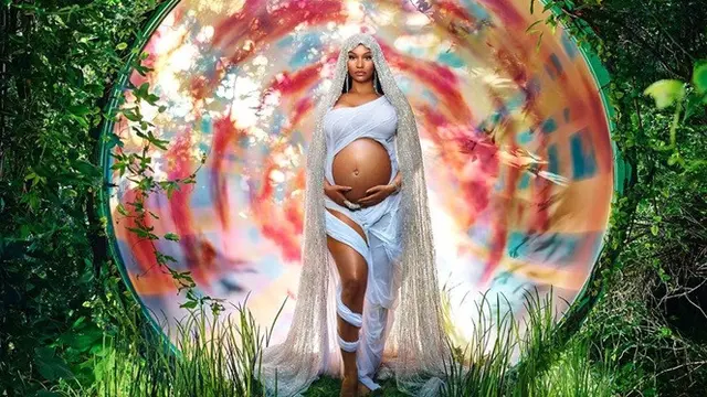 Nicki Minaj Umumkan Kehamilan, Ini 7 Pesonanya saat di Luar Panggung