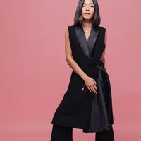 Busana dari brand lokal. (Foto: instagram/ azalea.rtw)