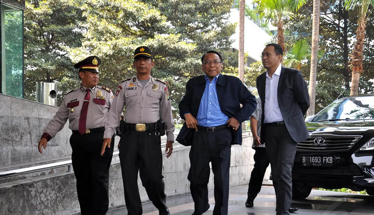 Politikus Partai Demokrat, Jero Wacik mengaku memenuhi panggilan KPK karena kewajibannya sebagai warga negara, Jakarta, (9/10/14).(Liputan6.com/Miftahul Hayat) 
