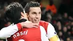 Selebrasi Robin van Persie yang disambut Samir Nasri, usai membuka kemenangan Arsenal 3-1 atas Partizan Belgrade pada partai pamungkasGrup H Liga Champions di Emirates Stadium, 9 Desember 2010. AFP PHOTO/CARL DE SOUZA