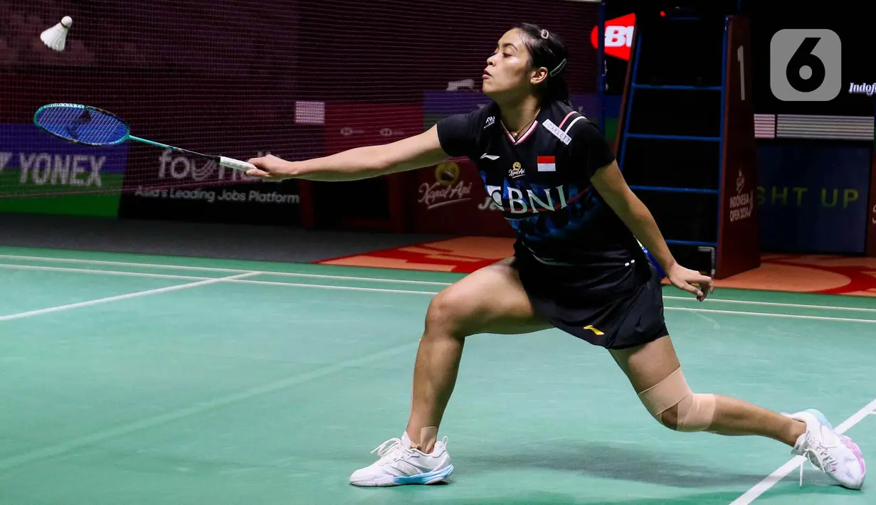 Langkah Gregoria Mariska Tunjung dihentikan oleh wakil China Wang Zhi Yi lewat dua game langsung, 8-21, 18-21. (Liputan6.com/Herman Zakharia)