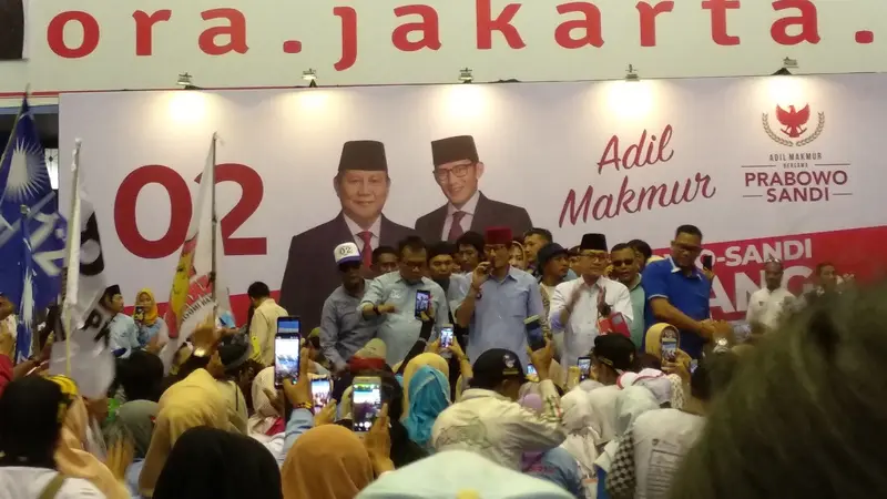 Calon Wakil Presiden nomor urut 02 Sandiaga Uno saat berkampanye di GOR Remaja, Jakarta Utara