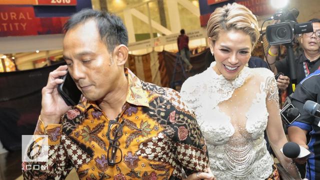 [Bintang] Nikita Mirzani dan Dipo Latief