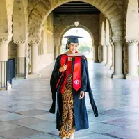 Membanggakan, Maudy menyelesaikan studi S1 di Oxford dan melanjutkan S2 di Stanford University. (@maudyayunda)