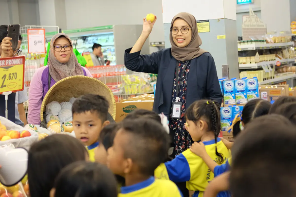 Ulang Tahun ke-22, Super Indo Ajak 22 Ribu Anak Makan Buah Serentak