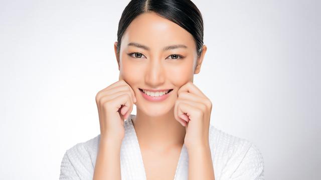 Mengenal Manfaat Gold Peptide Crystals untuk Kulit Tampak Muda Bercahaya