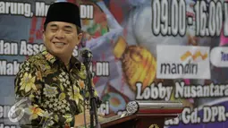 Ketua DPR Ade Komarudin memberi sambutan di Pembukaan Bazar Murah yang digelar PIA di Komplek Parlemen Senayan, Jakarta, Rabu (22/4). Bazar tersebut menjual sembako di bawah harga pasar (Liputan6.com/Johan Tallo) 