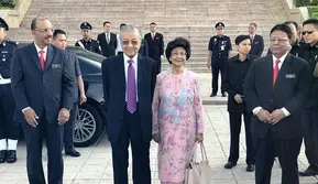 Siti Hasmah, Istri Mantan PM Malaysia Mahathir Mohamad Meninggal di Usia 100 Tahun