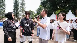 Keluarga Raffi Ahmad dan Atta Halilintar memiliki tema warna berbeda dalam perlombaan ini, Yaitu hitam dan putih. (Foto: Instagram/ raffinagita1717)