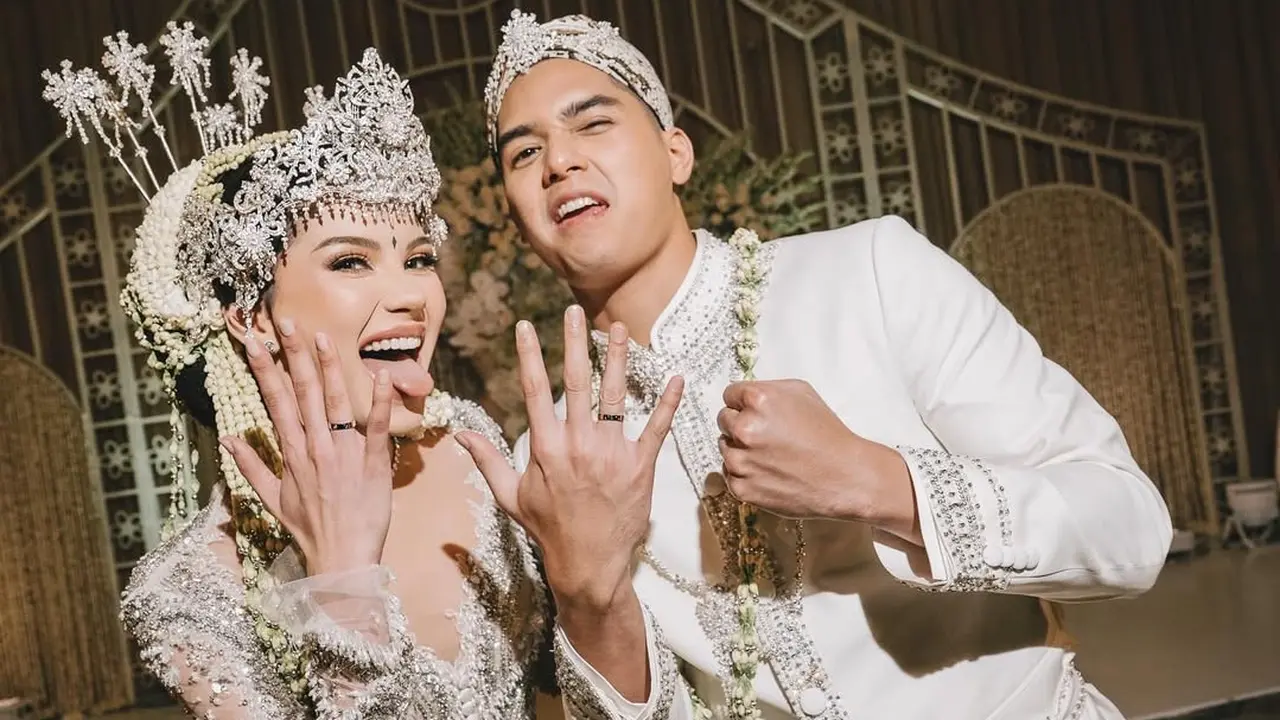Pakai Kalung Berlian Langka, Gaya Mewah Alyssa Daguise Saat Menikah dengan Al Ghazali