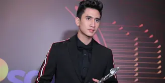 Untuk penghargaan sebagai Aktor Ngetop dalam ajang penghargaan bergengsi SCTV Awards 2017 disabet oleh Verrel Bramasta. Ia mengaku tak kepikiran. (Adrian Putra/Bintang.com)