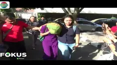 Wakil Direktur Kriminal Khusus Polda Jatim AKBP Arman Asmara belum bisa memastikan kedua selebriti itu merupakan korban atau tersangka dalam kasus itu.