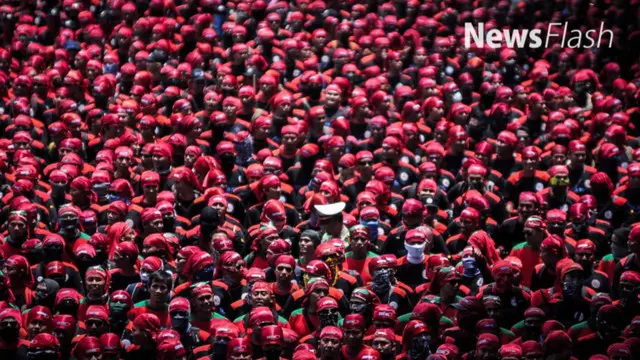 NEWS FLASH: Buruh Demo Istana Minta Pekerja Ilegal Diusir