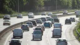 Lalu lintas terlihat ramai di Lille, Prancis utara, (11/5/2020). Prancis mulai melonggarkan pembatasan pergerakan mulai Senin (11/5) melalui "proses yang sangat bertahap" yang akan berlangsung selama beberapa pekan. (Xinhua/Sebastien Courdji)
