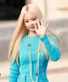 Jennie BLACKPINK bikin kaget dengan penampilan terbarunya saat hadiri Paris Fashion Week 2024 [@yg_stars.90]