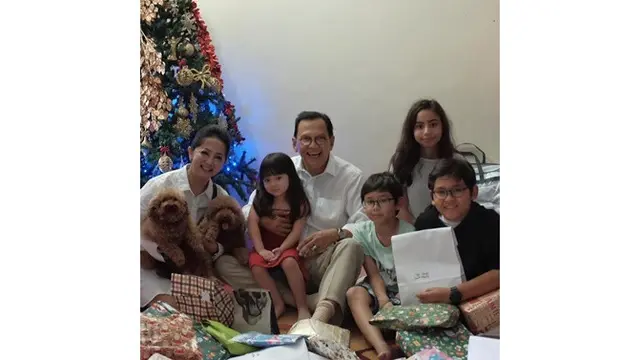 34 Tahun Bersama, Ini 6 Momen Romantis Roy Marten dan Anna Maria