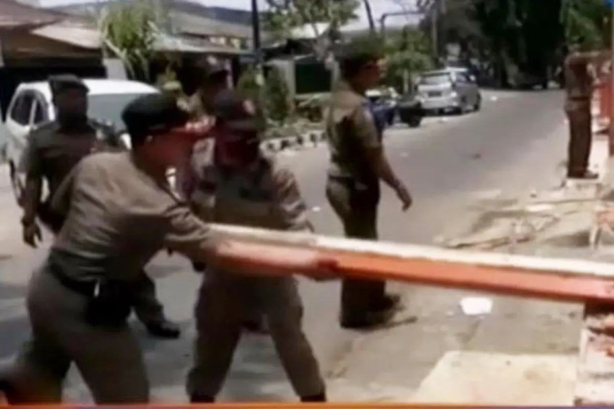 Kilas Indonesia: Bangunan Liar di Cempaka Putih Dibongkar