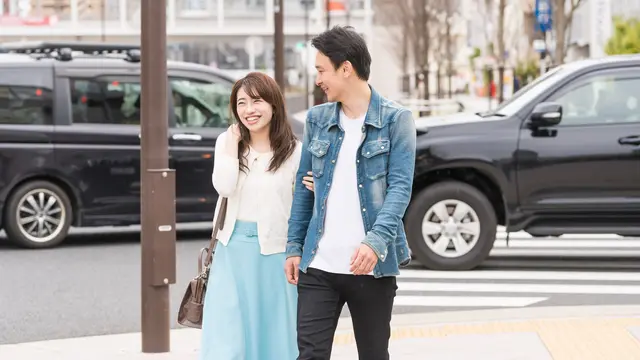 couple februari bahagia berdua