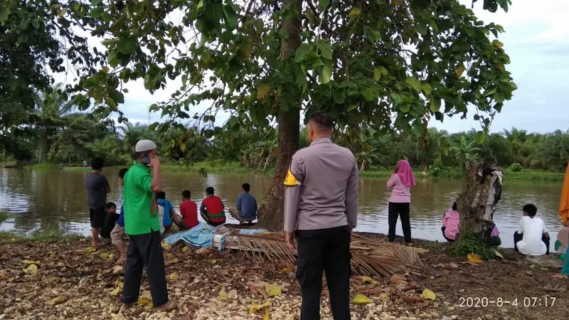 Buaya Terkam Warga